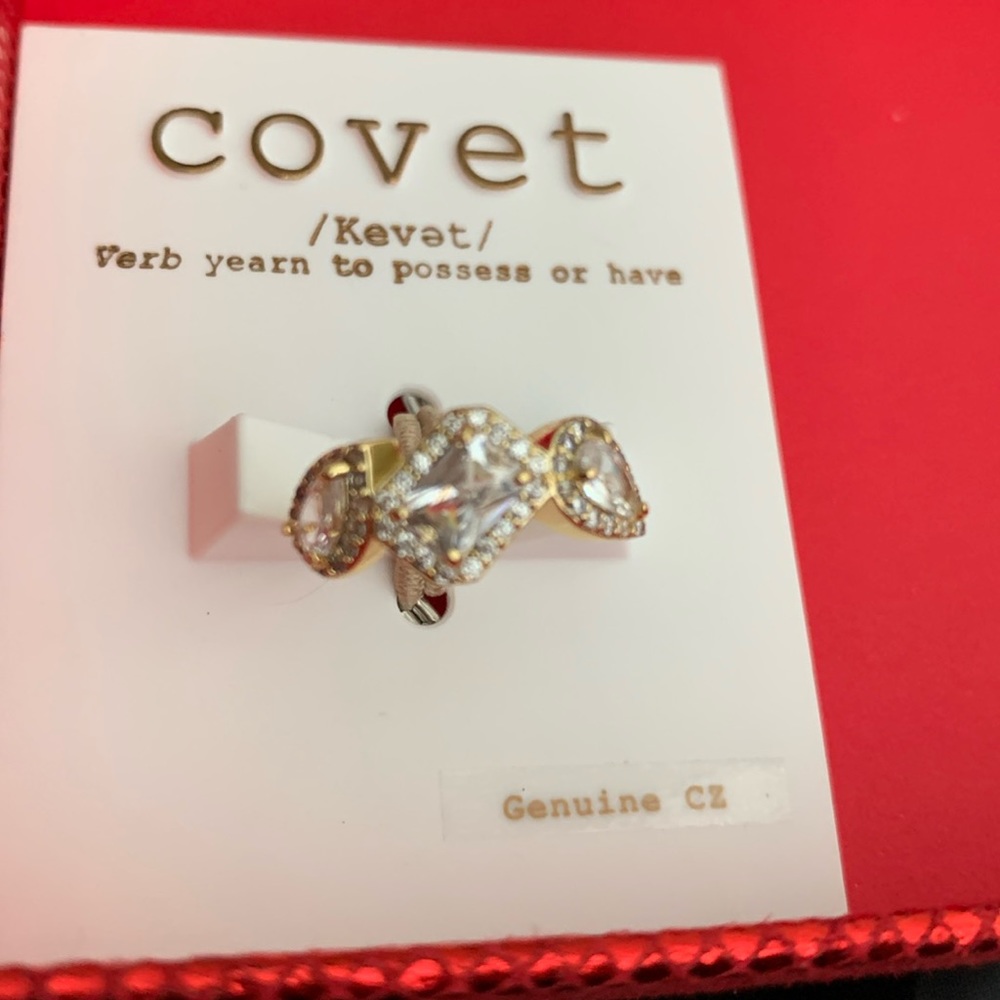 Genuine cubic zirconia gold plated women’s ring! Shines beautifully!